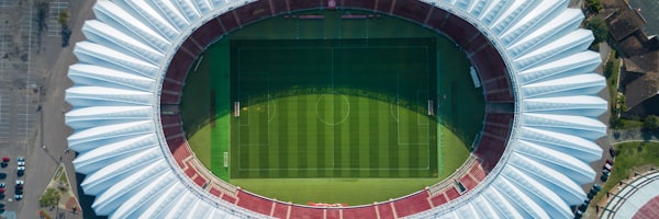 世界杯抽签仪式现场照片 - 官员与足球